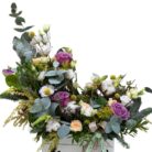 Arreglo Floral Natural Asimétrico con Flores Variadas