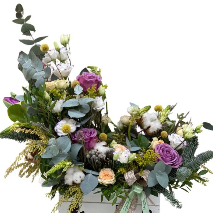 Arreglo Floral Natural Asimétrico con Flores Variadas