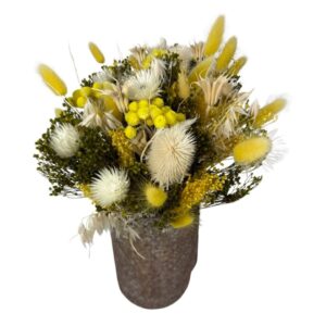 Ramo de Flores Secas Estilo Natural con jarrón decorativo.