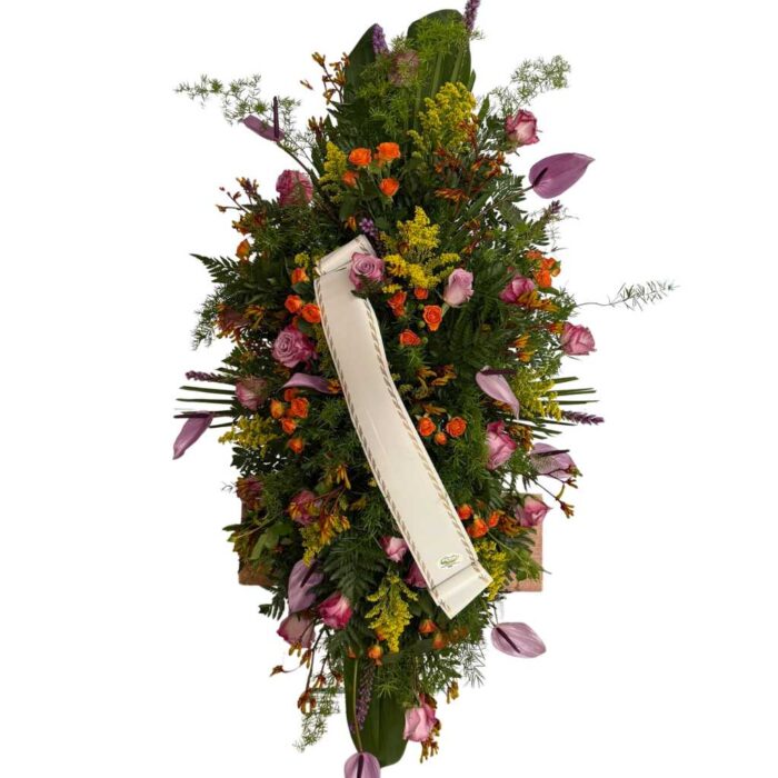 Palma funeraria elaborada con flores naturales Palma funeraria elaborada con flores naturales