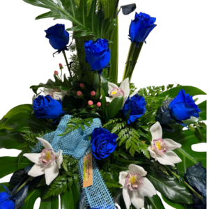 Centro Floral Azul y Blanco para Todos los Santos